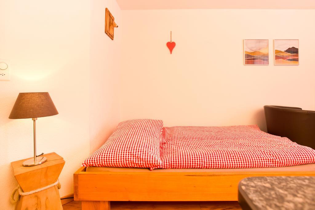 Mom - Alpine Boutique Apartments, Chalet Fagus, Terrace Studio Grindelwald Værelse billede